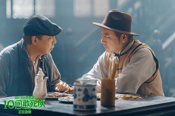 1-老刘小刘“打鬼子”不忘飙戏.jpg